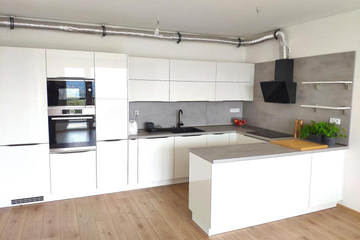 High Gloss Lacquered White / Chromix Silver | Modern style / Košice
